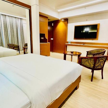 Апарт готель Neel Skye - Couple Friendly - Dlf My Pad, Gomtinagar , Лакхнау Екстер'єр фото