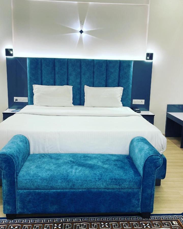 Апарт готель Neel Skye - Couple Friendly - Dlf My Pad, Gomtinagar , Лакхнау Екстер'єр фото